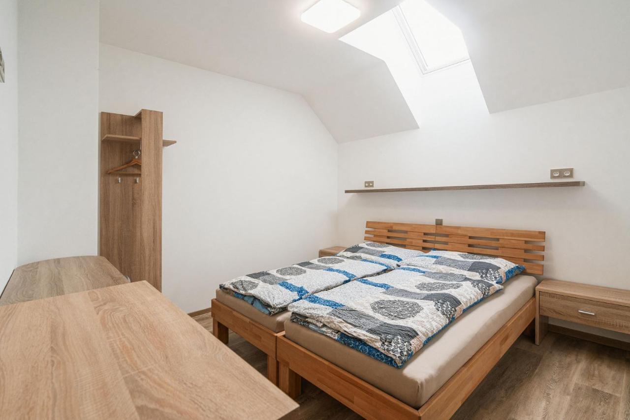 Penzion Dvojka Velké Bílovice Exteriör bild